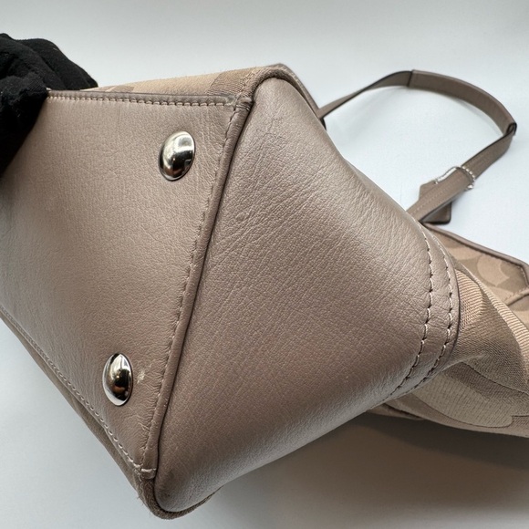 Coach Tan Signature Tote Bag | Very Good Condition - Picture 9 of 15